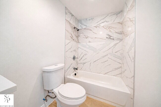 Building Photo - "Cozy 1-Bedroom Gem in Los Angeles – Your Perfect Urban Retreat!"