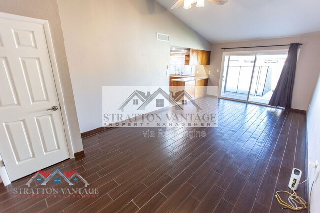 Building Photo - 944 W Meseto Ave