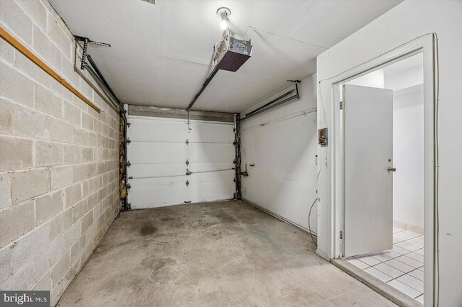 Building Photo - 517 S Randolph Ct