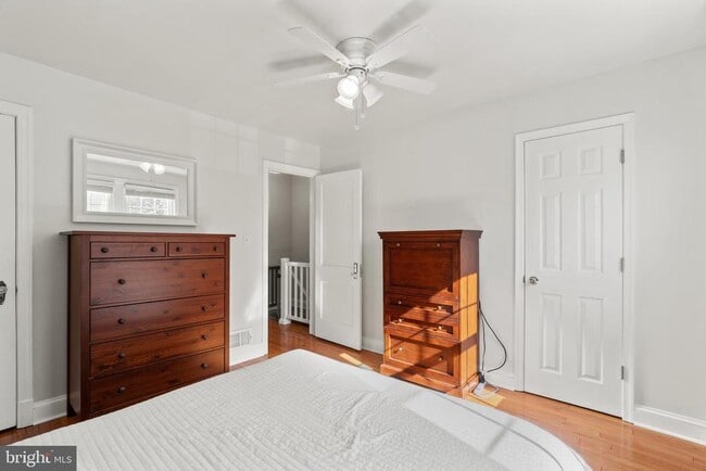 Building Photo - 510 E Nelson Ave