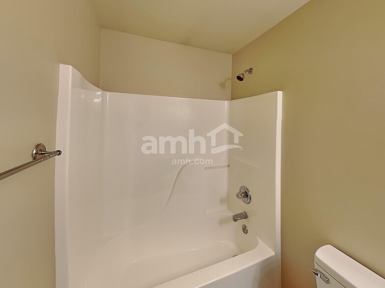 Building Photo - 1041 Vanguard Dr