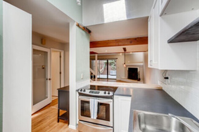 Building Photo - Beautiful 3 Bedroom Townhome in North Boulder