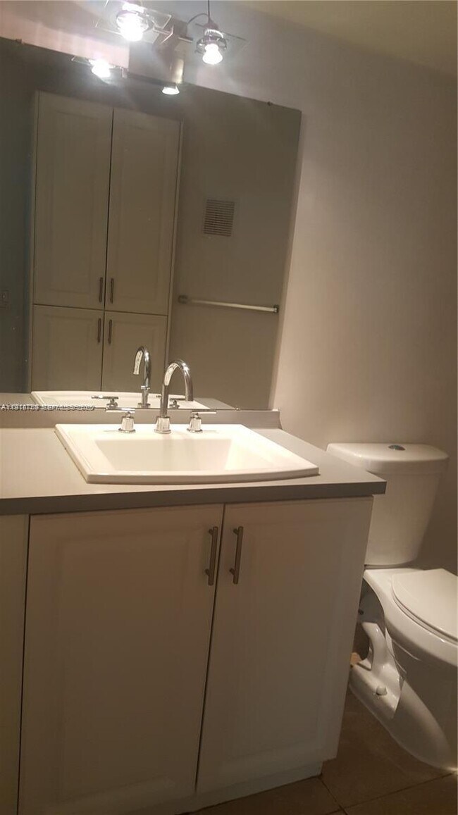 Building Photo - 731 Lyons Rd