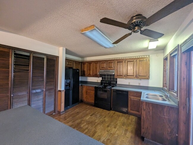 Building Photo - 3 Bedroom 3 Bathroom Home in Batesville