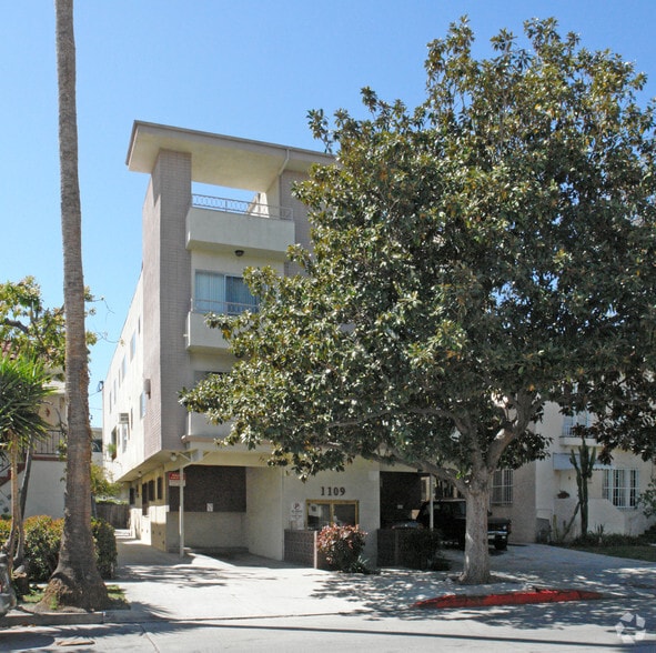 Primary Photo - 1109 S Sherbourne Dr