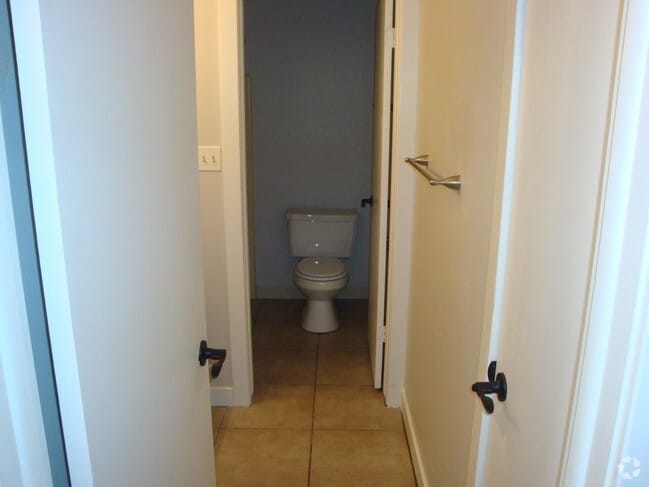 Bathroom - Millstream Garden