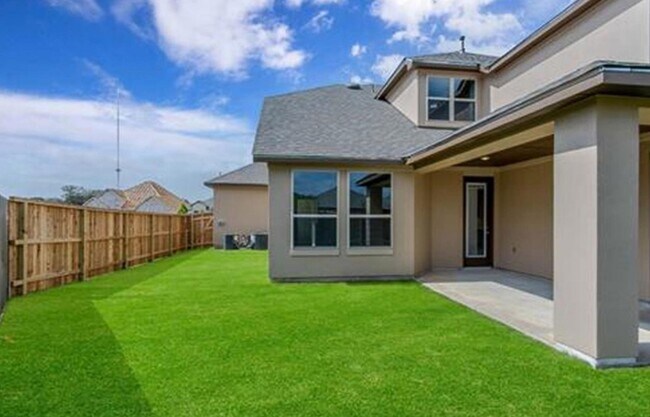 Building Photo - Beautiful Home 4BED/3BATH house for lease, located down the street from the Historic Gruene