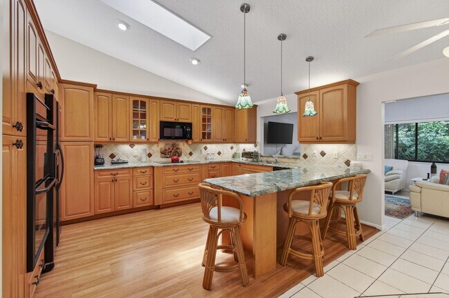 Building Photo - 2925 Riviera Dr