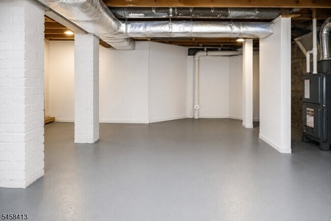 Building Photo - 10 Bruen Ave