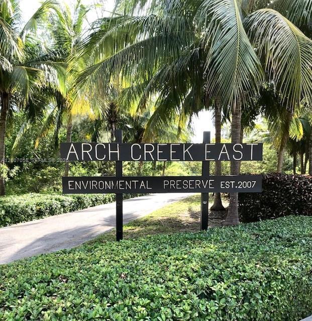 Building Photo - 2425 NE 135th St