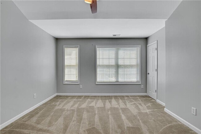 Building Photo - 3345 Regent Pl SW