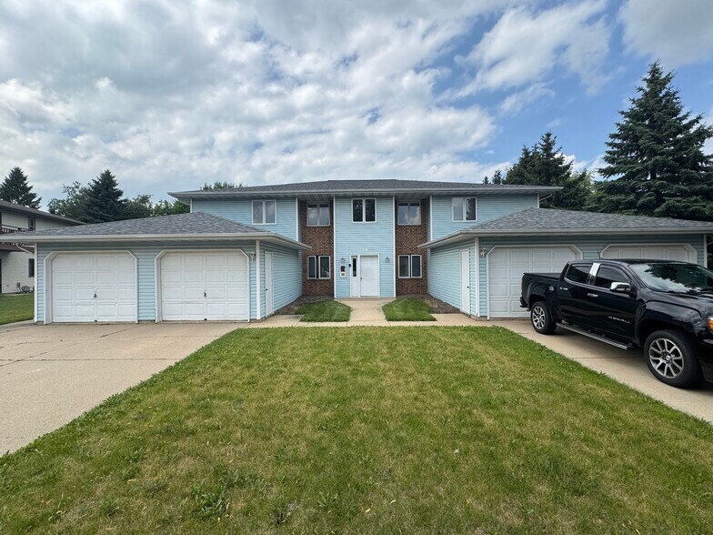 4 Unit Building - 18 Stonehaven Dr