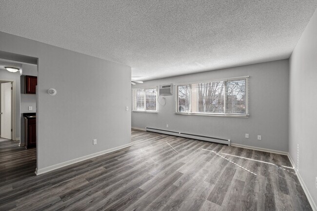 Building Photo - Rosco Apts-2720