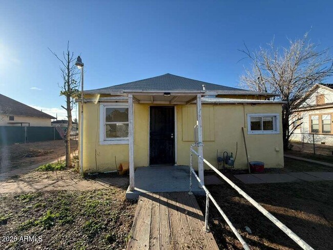 Building Photo - 1014 E 14th St