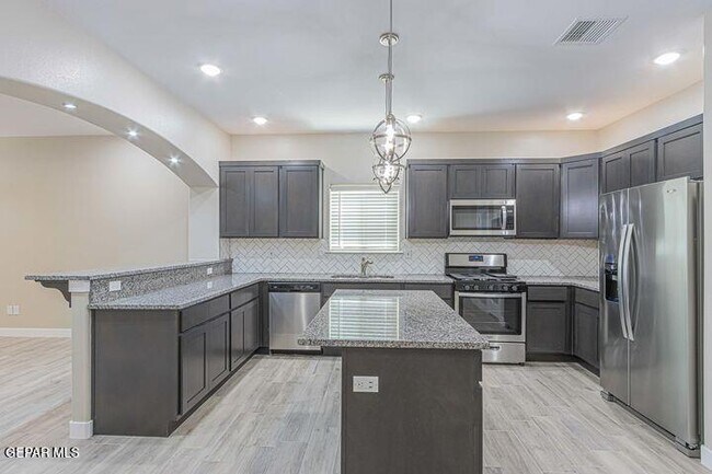 Building Photo - 15120 Design Ct