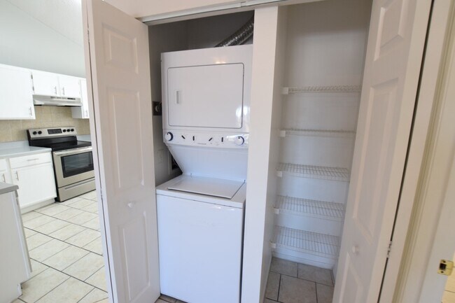 Building Photo - Upgraded 2 Bed 2 Bath Condo for Rent in Wi...