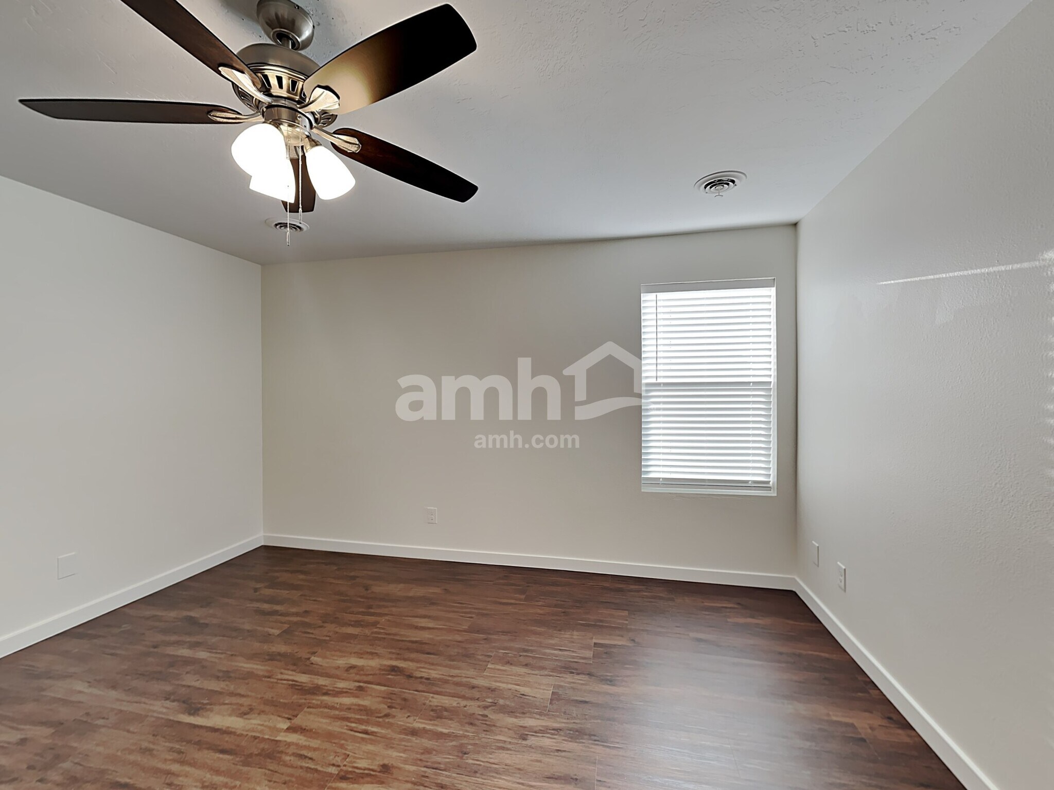 Building Photo - 96 W White Sands Dr