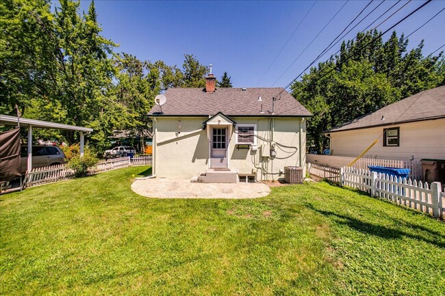 Building Photo - Adorable North End Cottage