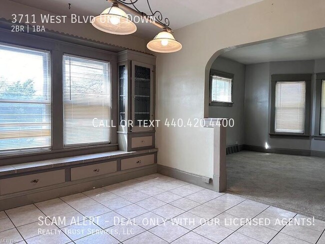 Building Photo - Comfy and cozy 2 bed 1 bath lower unit wit...