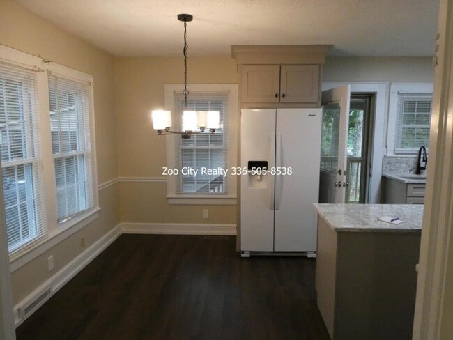 Building Photo - 589 McDermott St