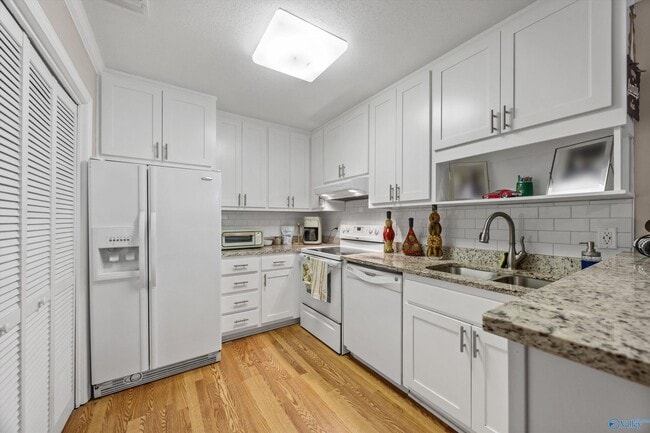 Building Photo - 2134 Greenwood Pl SW