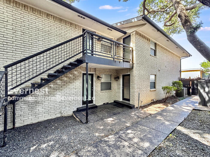 Building Photo - 7807 Meadow Park Dr