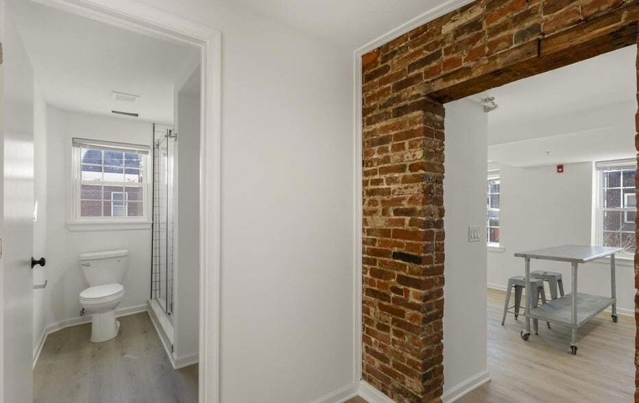 Building Photo - 2723 E Huntingdon St