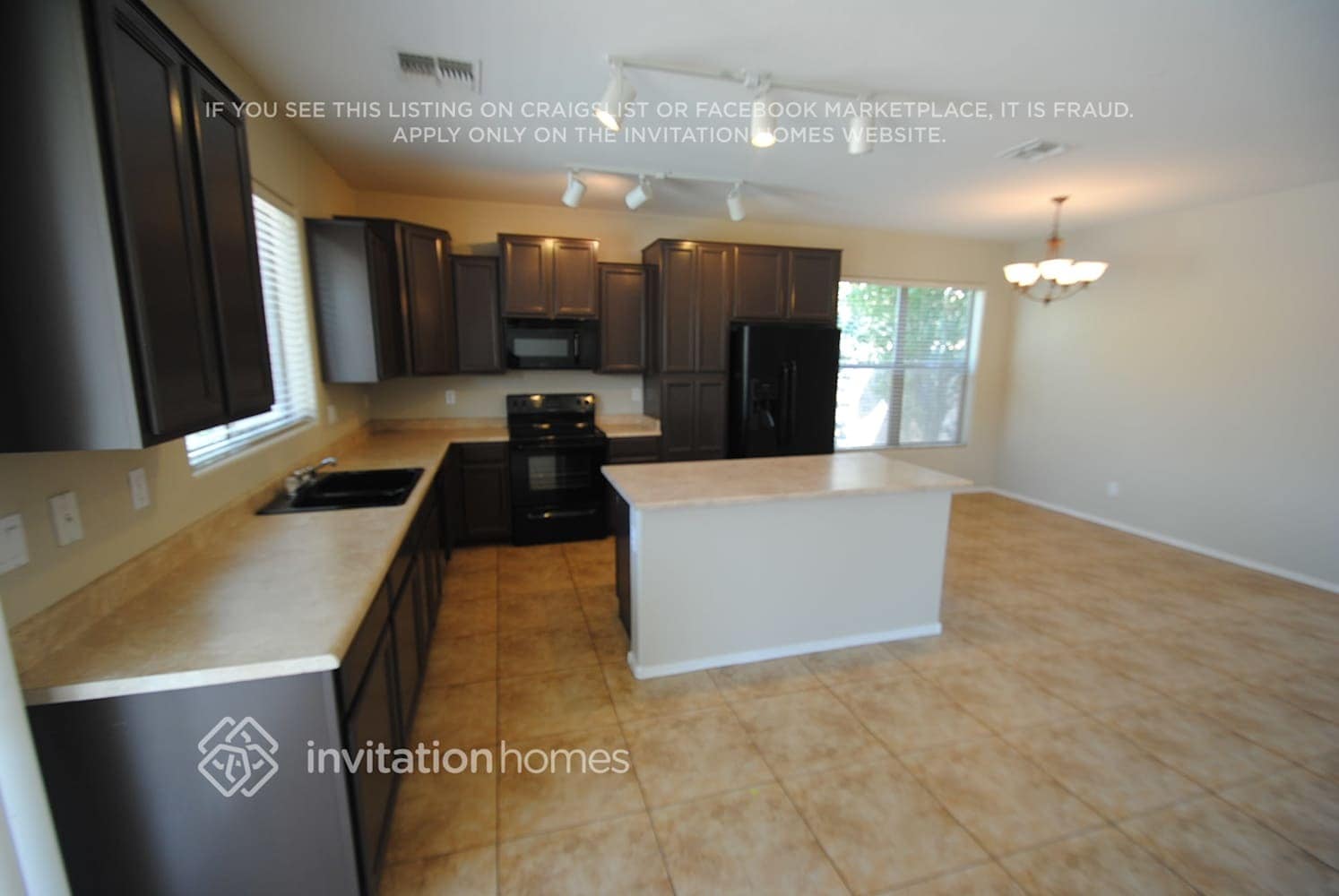 Building Photo - 4406 W Hasan Dr