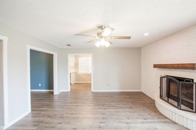 Building Photo - 1535 Rocky Point Dr