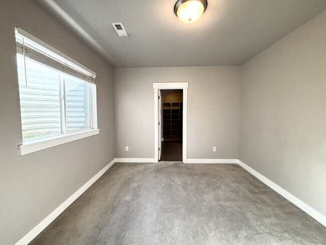 Building Photo - 11528 S 4055 W