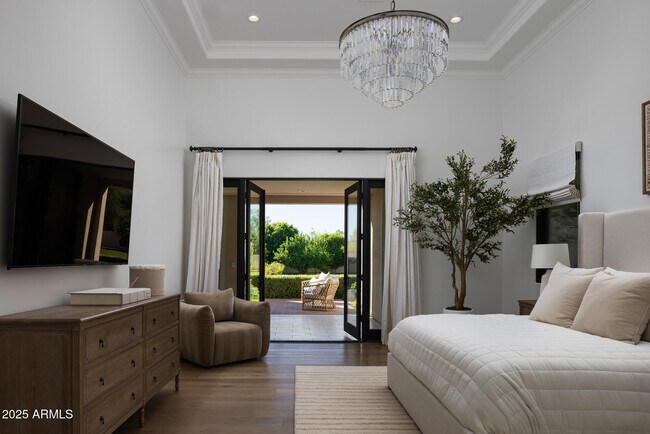 Building Photo - 7730 N Mockingbird Ln