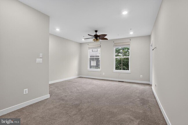 Building Photo - 13246 Lake Woodland Way