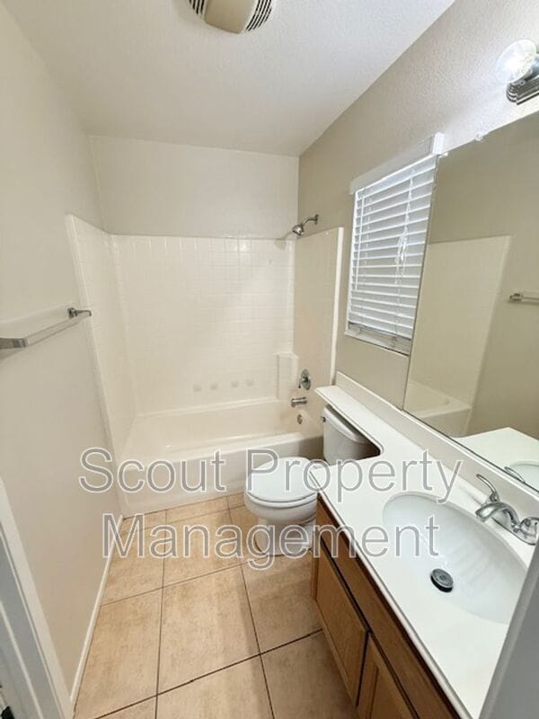 Building Photo - 43174 Teramo St