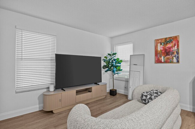 Building Photo - 2400 Seaford Dr