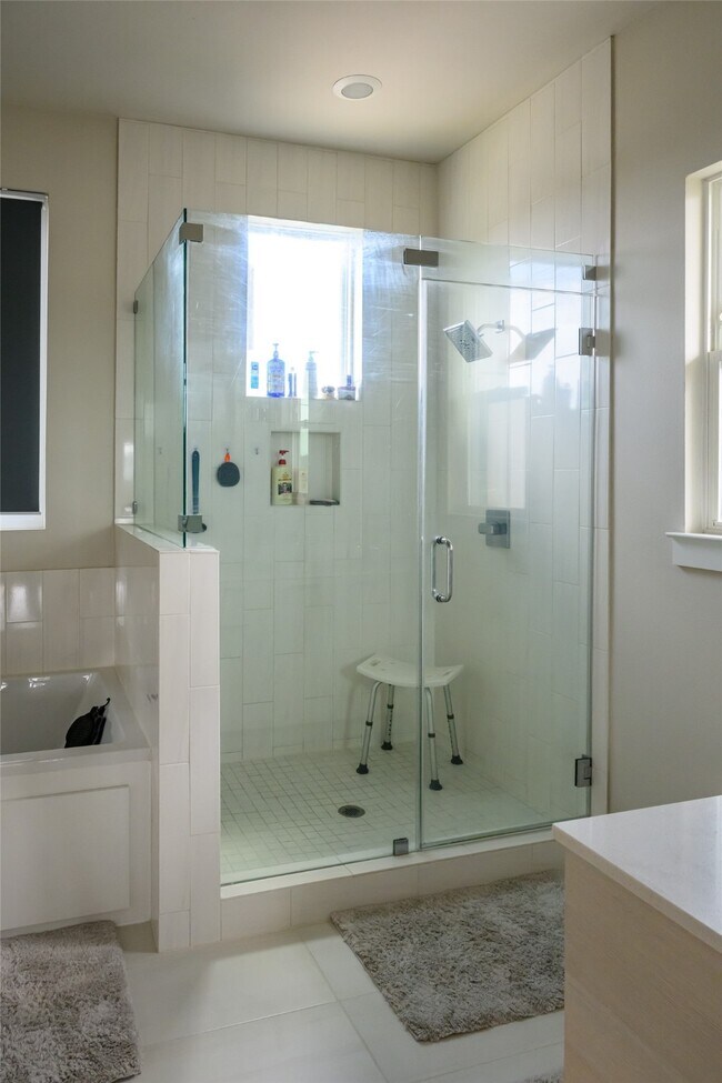 Building Photo - 4618 Nichols St