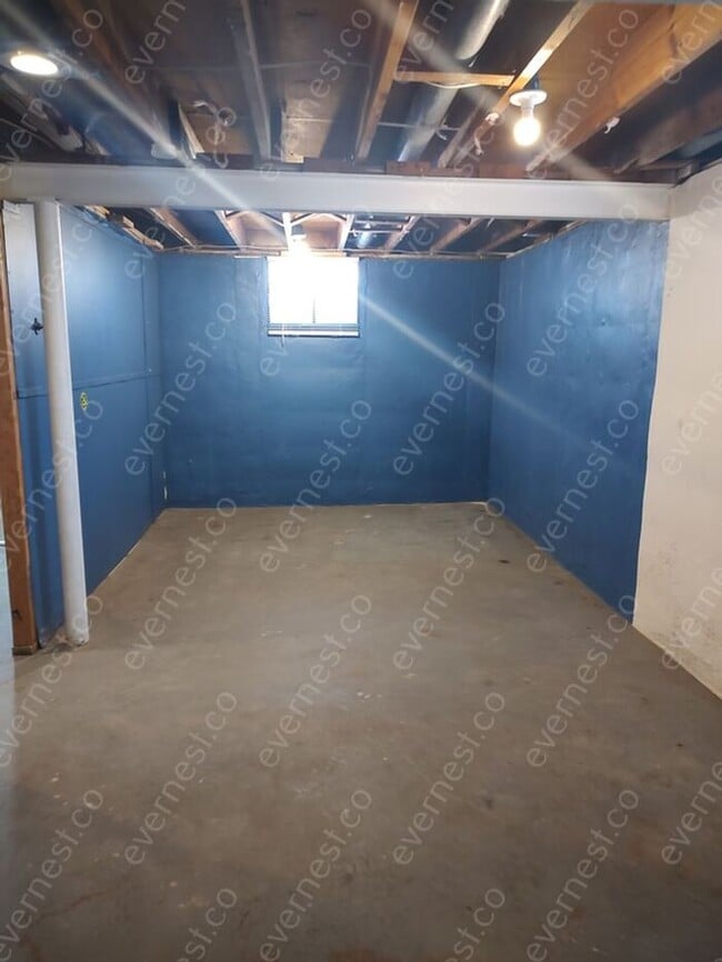 Building Photo - Charming 3-Bedroom Home with Fenced Yard a...