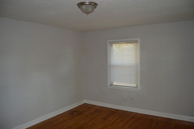 Building Photo - 860 Opal St