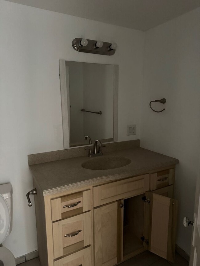 Building Photo - 3 bd 1 ba dowtown town Gadsden