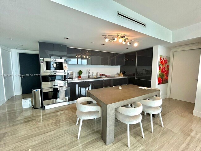 Building Photo - 1451 Brickell Ave