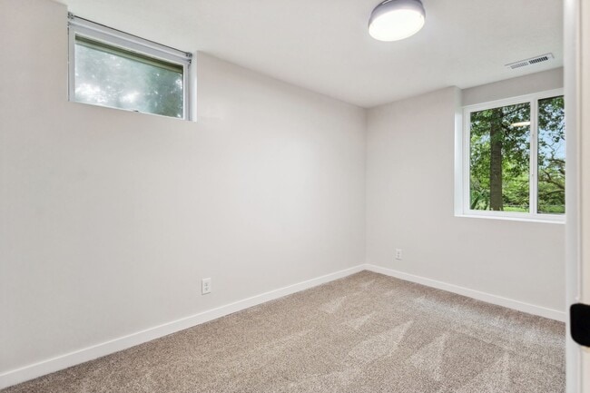 Building Photo - Fully Remodeled South Lincoln 4 Bedroom