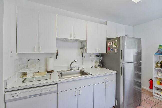 Building Photo - 5034 Dana Pl NW