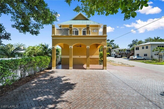 Building Photo - 4011 Tarpon Ave