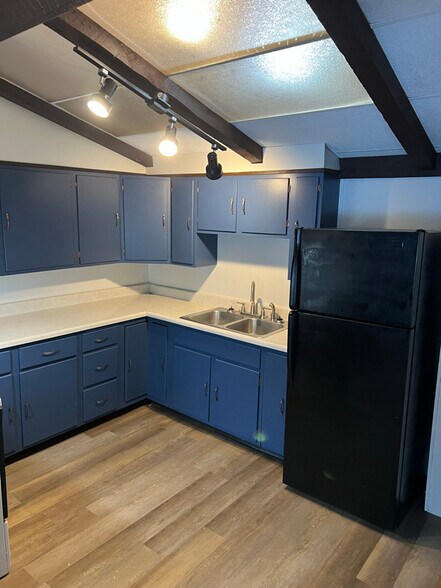 Building Photo - 309 W Main St