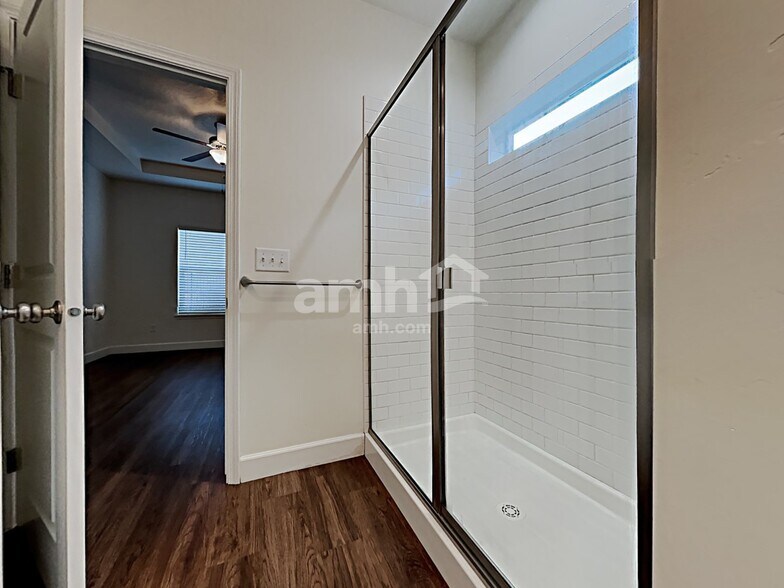 Building Photo - 302 E Sicily Dr