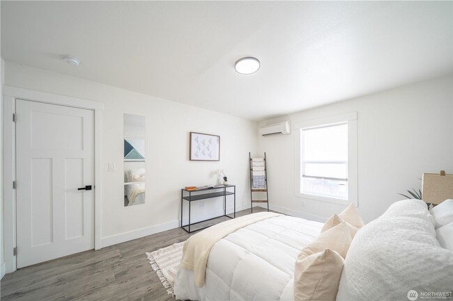 Building Photo - Cozy house close to amenities easy access to St Joe, Tacoma General