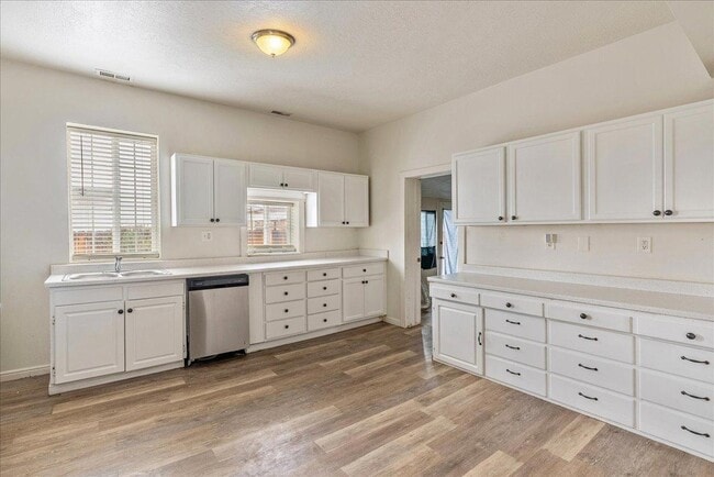 Building Photo - 630 W 200 N