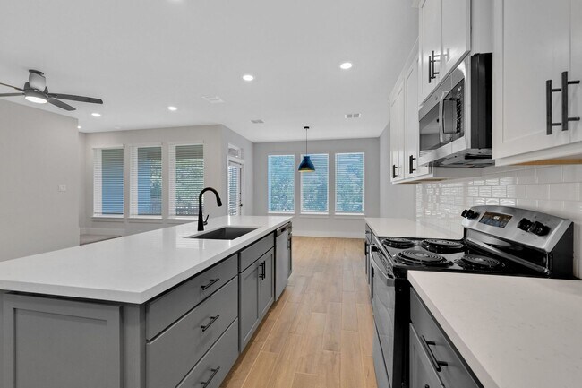 Building Photo - Beautiful 4 Bedroom New Construction Luxur...