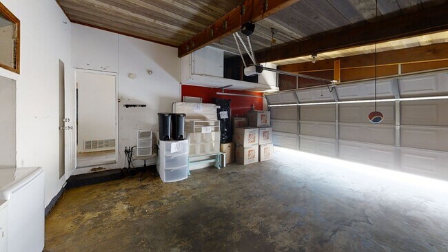 Building Photo - 4BD/2BA House w/ Covered Patio & Pool! (Le...