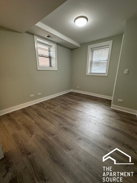 Building Photo - 916 Crain St