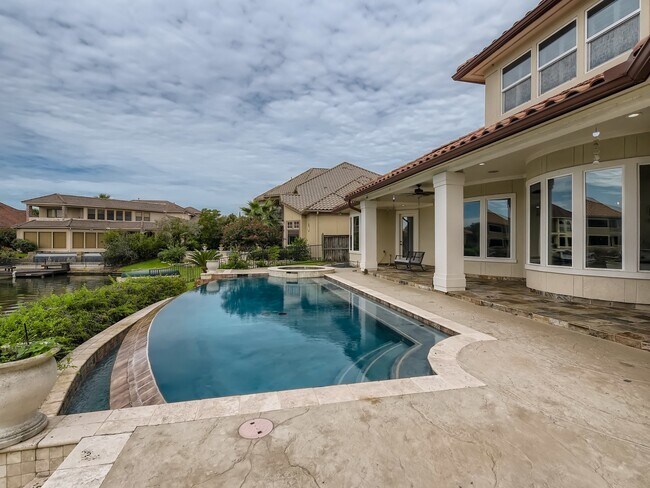 Building Photo - 19027 Crescent Bay Dr